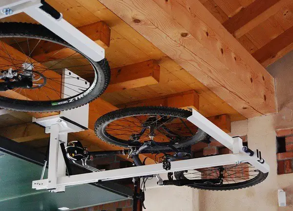 guardar la bicicleta en el garaje de un domicilio particular