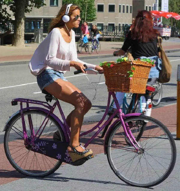 Utilizar los auriculares cuando se practica el ciclismo