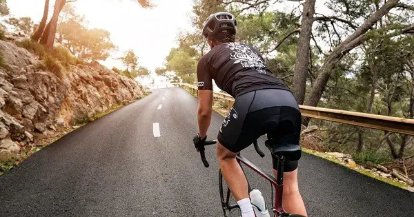tensión muscular óptima cuando se practica el ciclismo