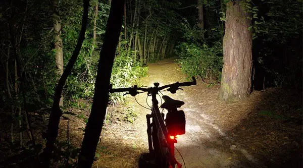 Luz frontal para bicicletas