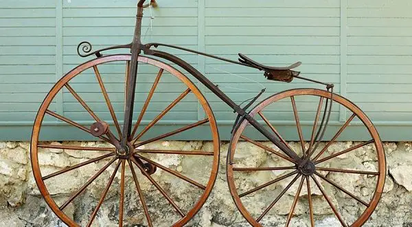 Historia de la bicicleta: quién la inventó y en qué año, boceto de la primera bicicleta