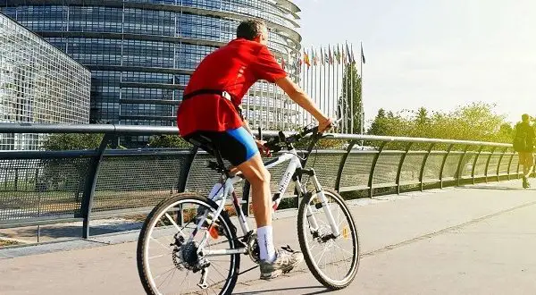 Cómo circular correctamente en bicicleta por la calzada