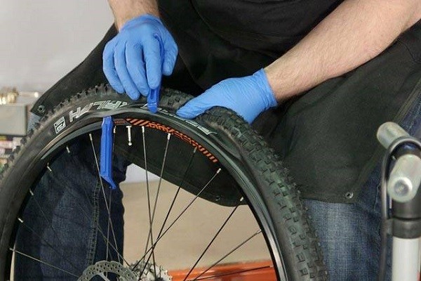 sustitución de un neumático de bicicleta